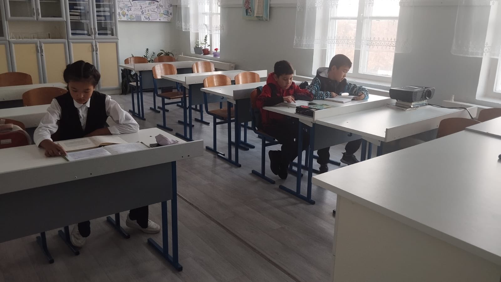 &quot;Адал азамат&quot; біртұтас тәрбие бағдарламаның  “Балалар кітапханасы” жобасының аясында оқу сағаты жалғасуда. #Адал_азамат #біртұтас_тәрбие